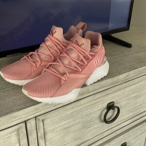 Women’s Puma Sneakers New